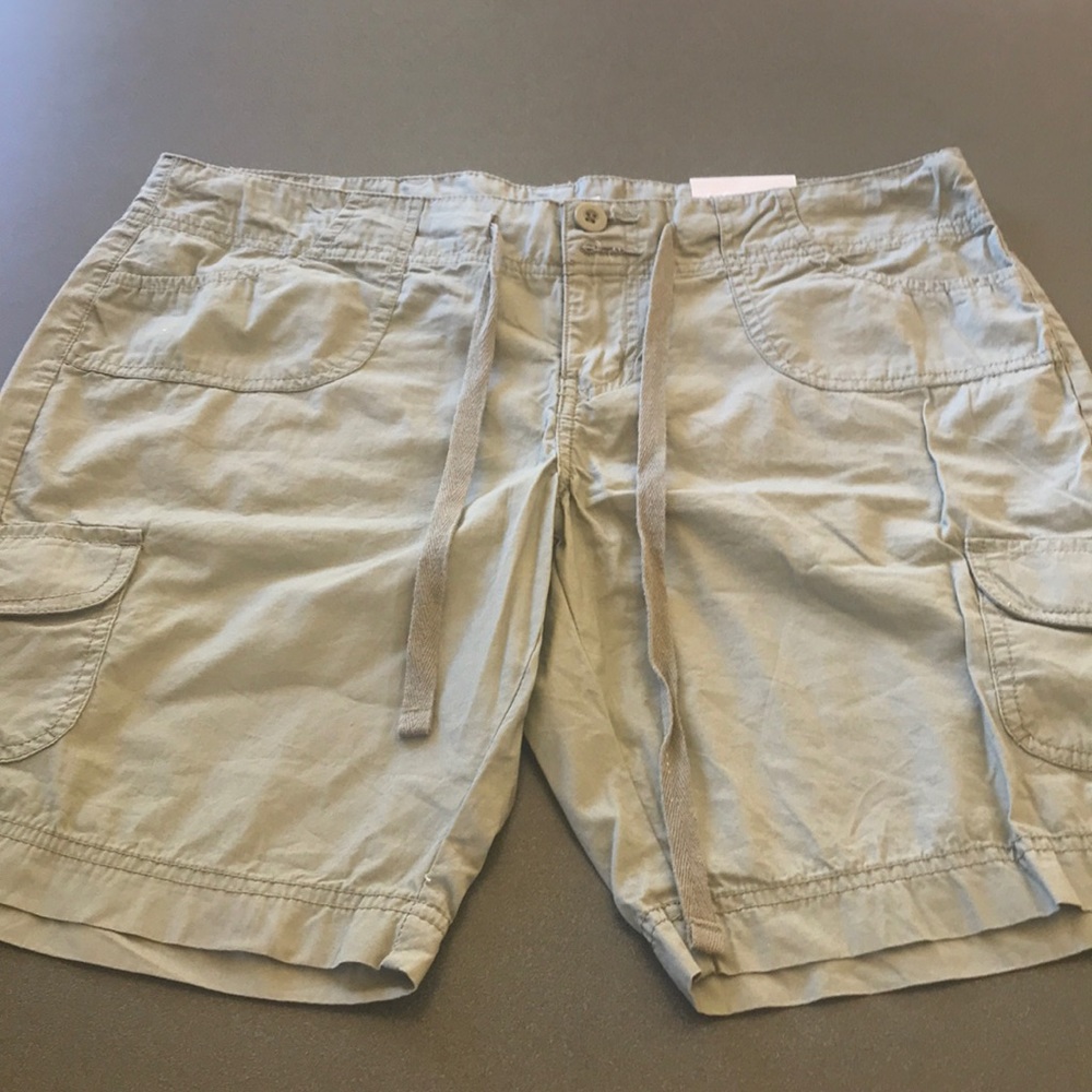Ladies khaki green shorts size 13